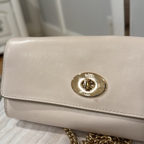 Coach Bag Cream Leather Wallet Gold Chain Crossbody - Picture 9 of 17